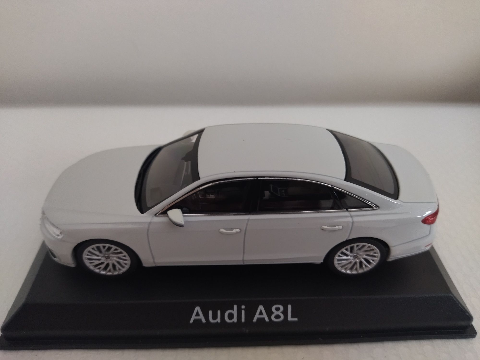 Miniatura Audi A8 Nova 1/43