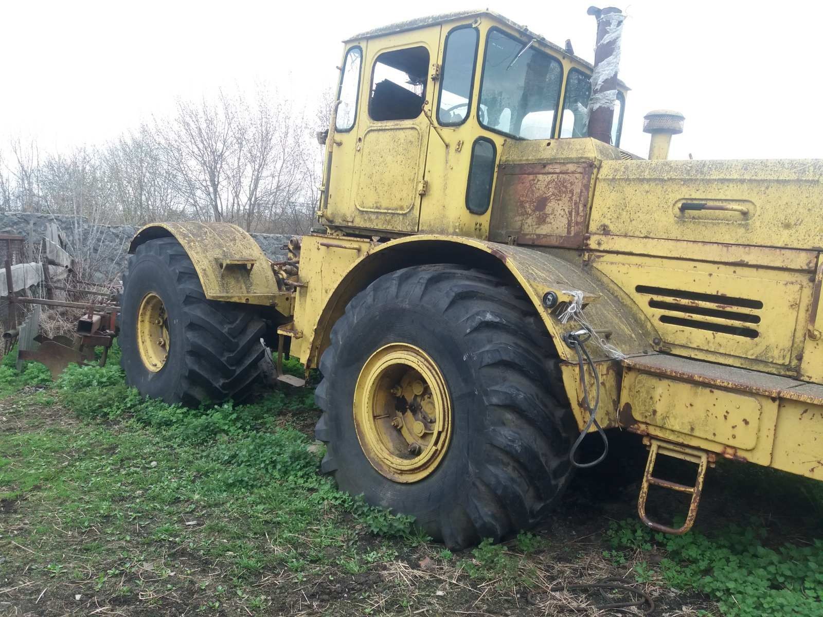 Трактор К-701А в робочому стані