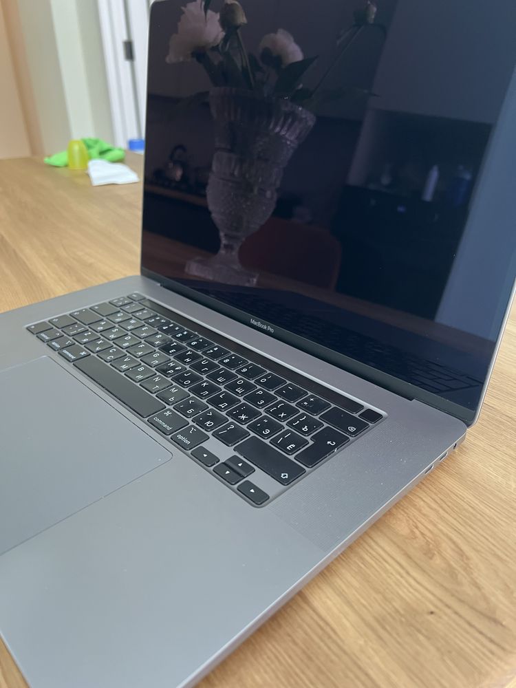 MacBook Pro 16-inch, 2019 i7 Intel Core