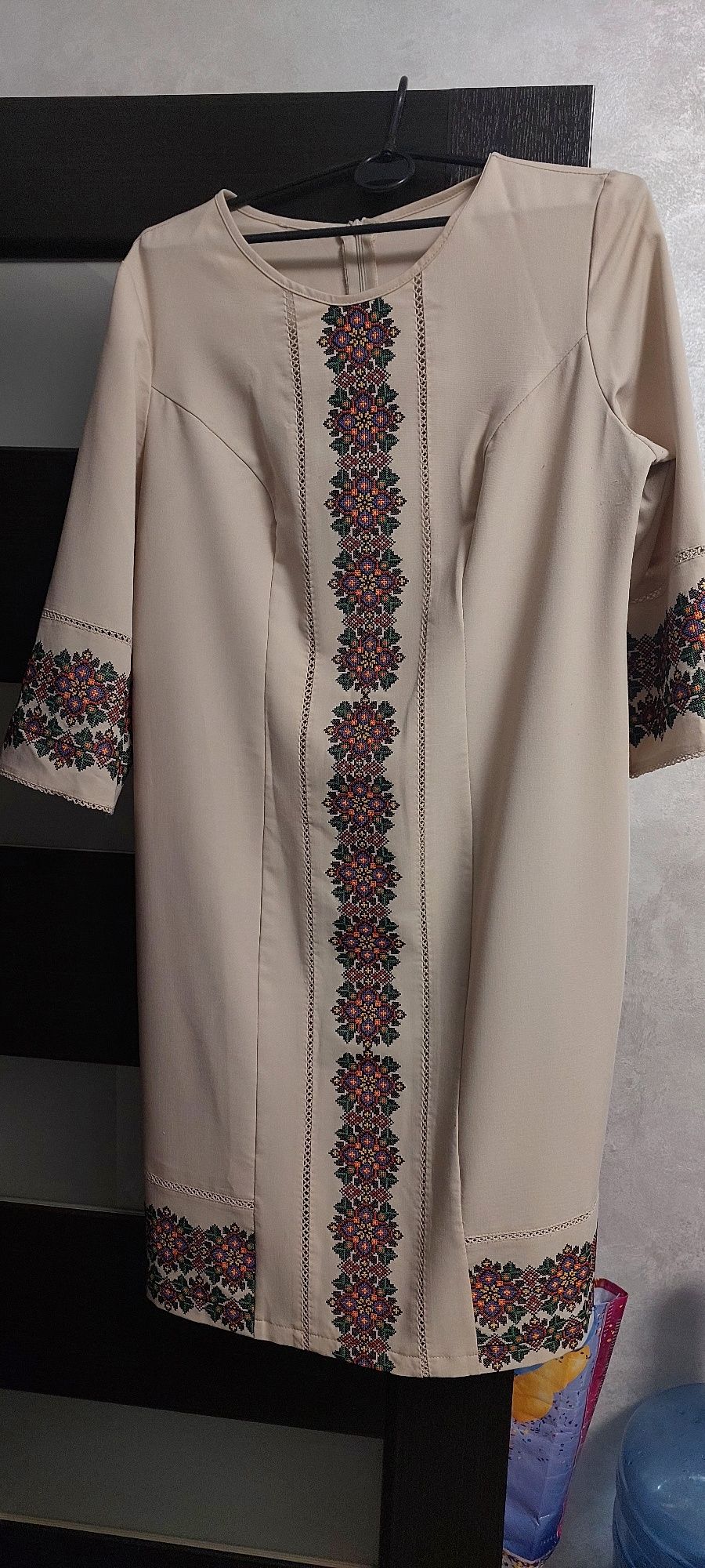 Продам вишите плаття,  виробник "Скиба"