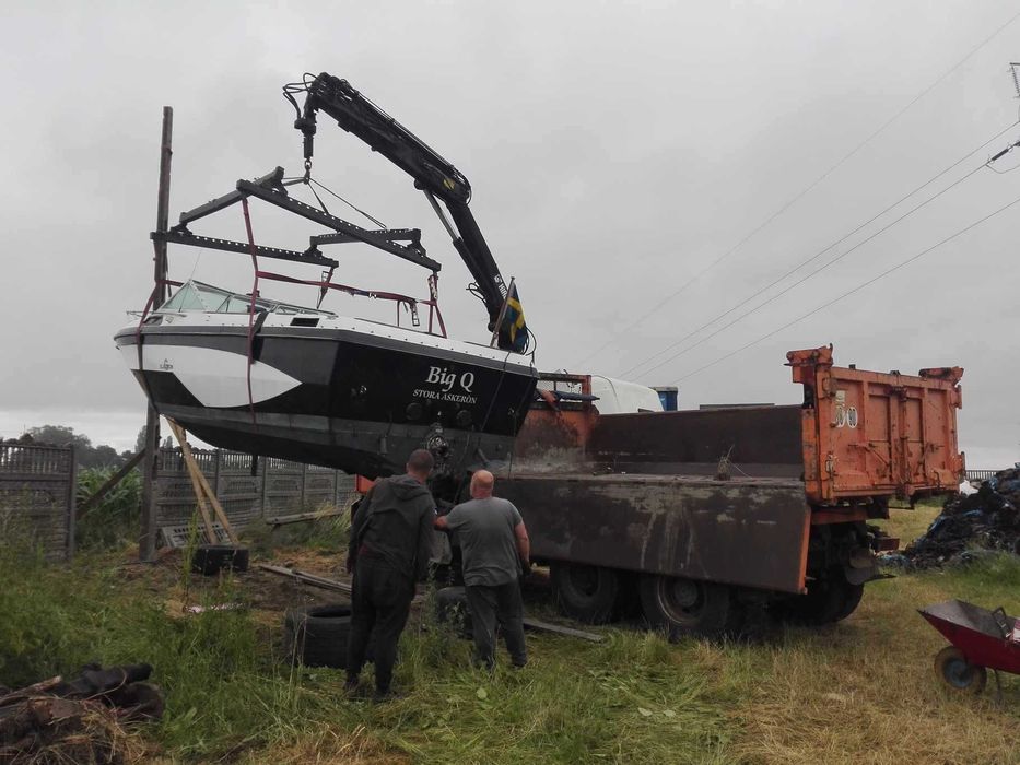 rownaie/,czysczenie terenu.koparka.ziemia przesiewana prace ogrodowe..