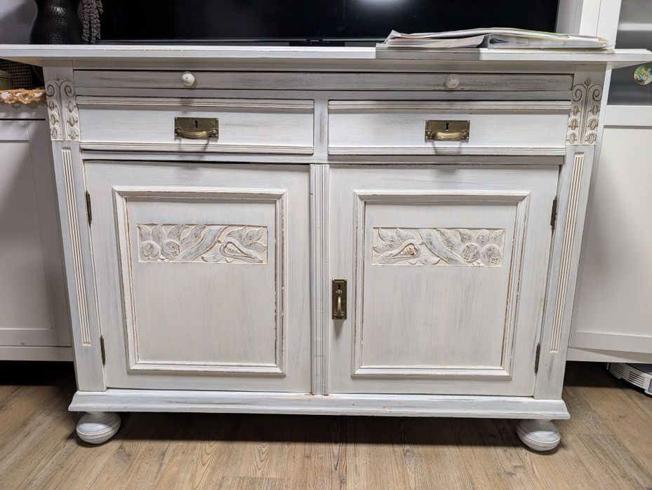 Sprzedam komode w kolorze bielonego drewna