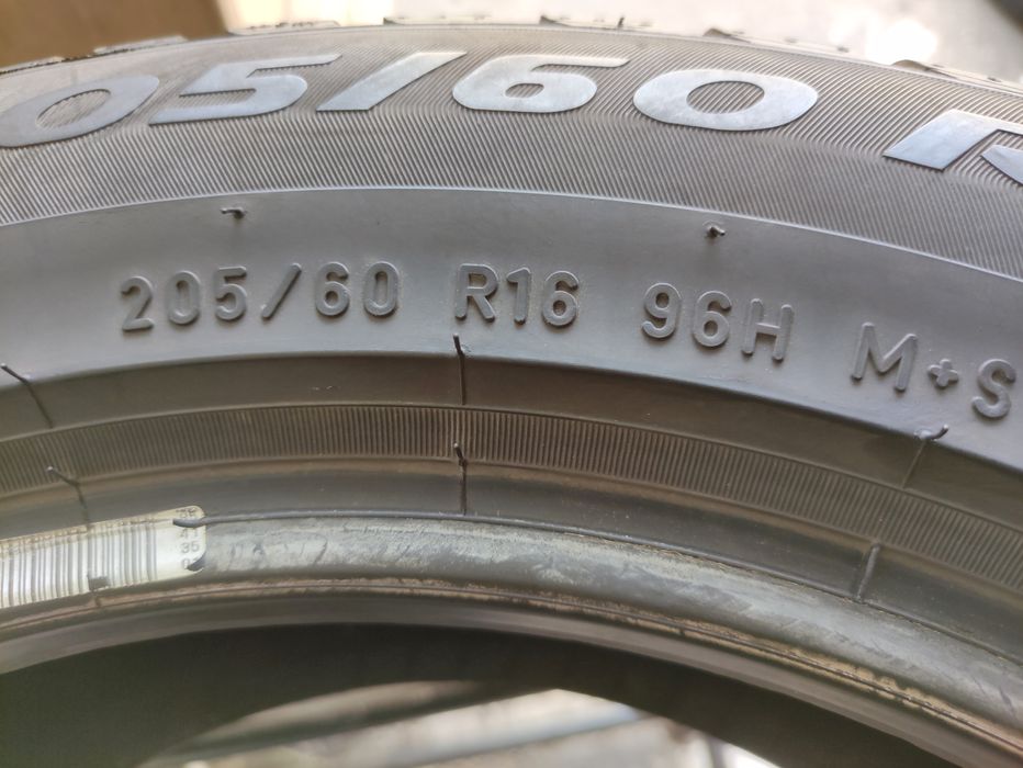 2x 205/60R16 Pirelli SottoZero 3 Winter 96H 6mm C/B/72dB