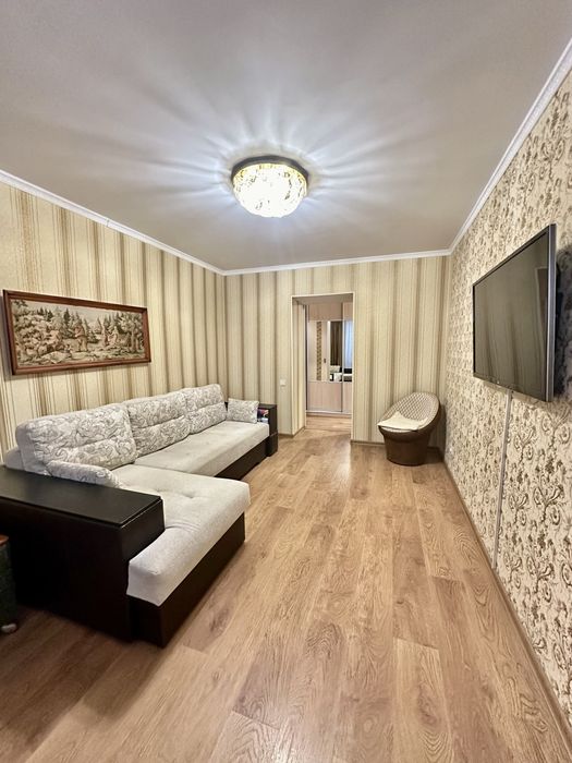 Продаж затишної 2 кімнатної квартири на Митниці