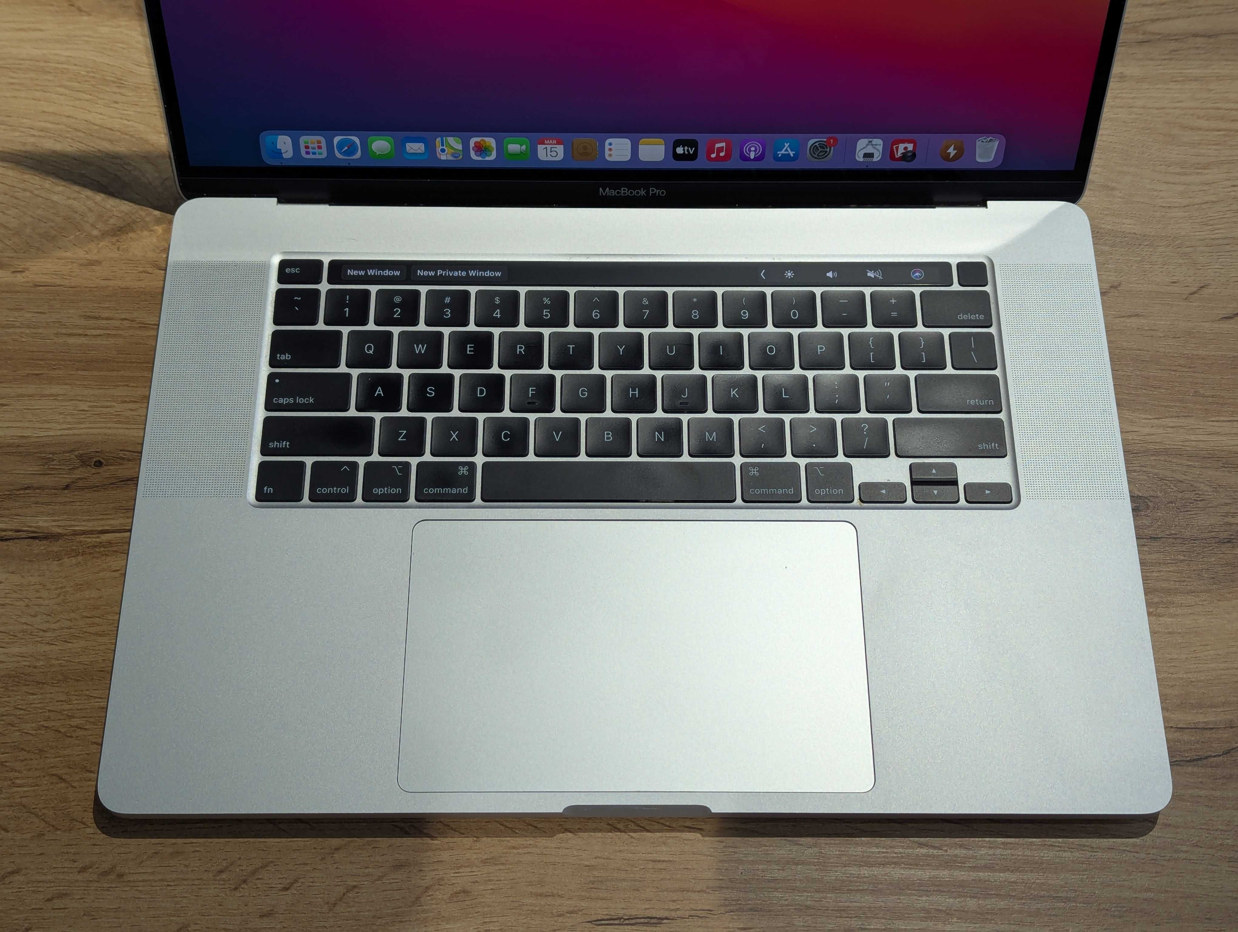 Macbook pro 16 2019 core i9 2.4ghz 32/512gb pro 5500m 4gb