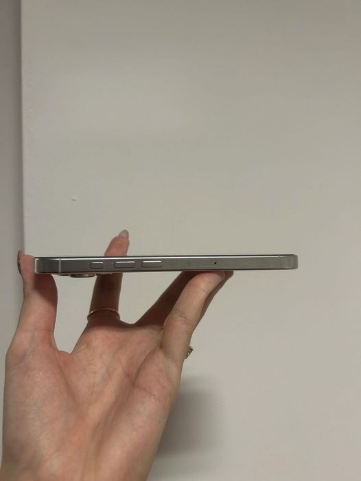 Продам iPhone 16 PRO 128gb
