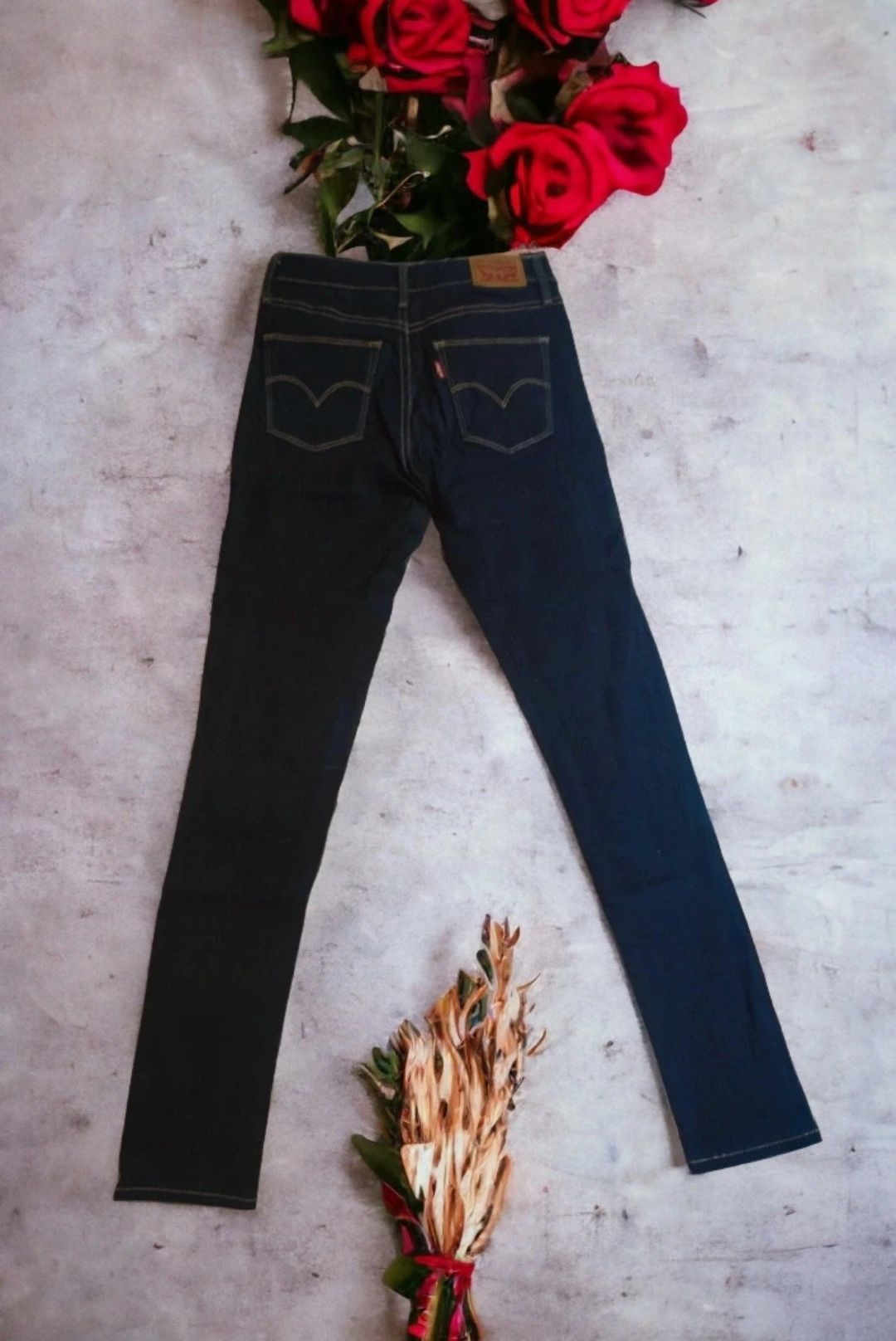 Spodnie damskie jeansowe denim dżinsy skinny slimming 27 levi Strauss