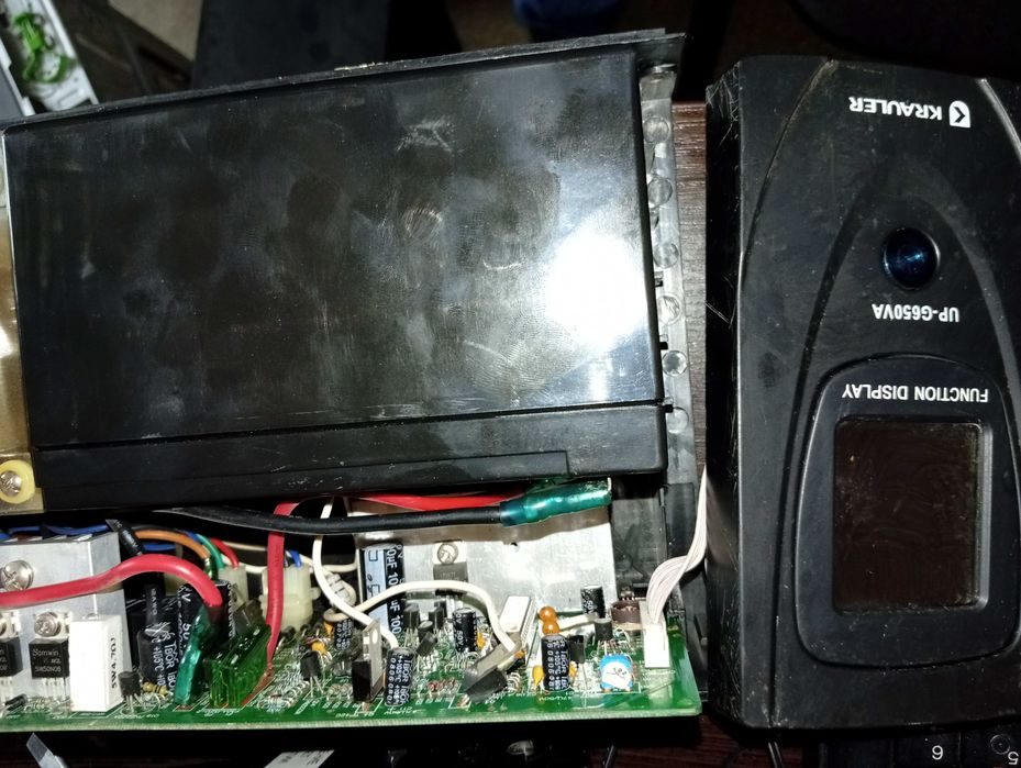 ИБП KRAULER UP-D650VA + новый АКБ + переноска.