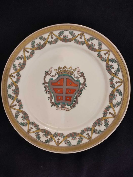 Prato decorativo com brasão