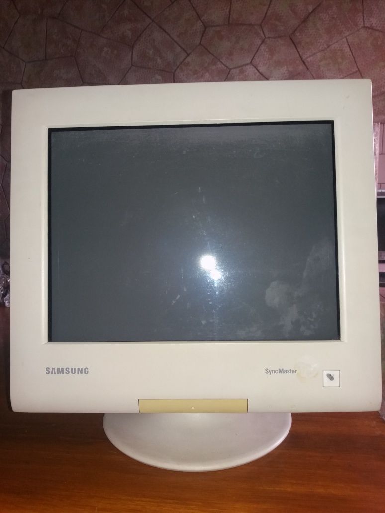 Монитор 17" Samsung SyncMaster 700IFT, оптимален для гейминга