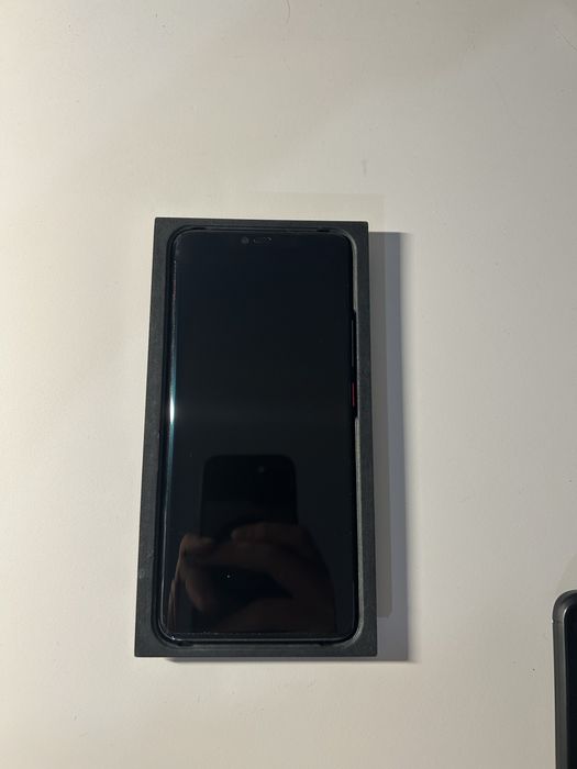 Telefon HUAWEI Mate20 Pro + zestaw akcesoriów