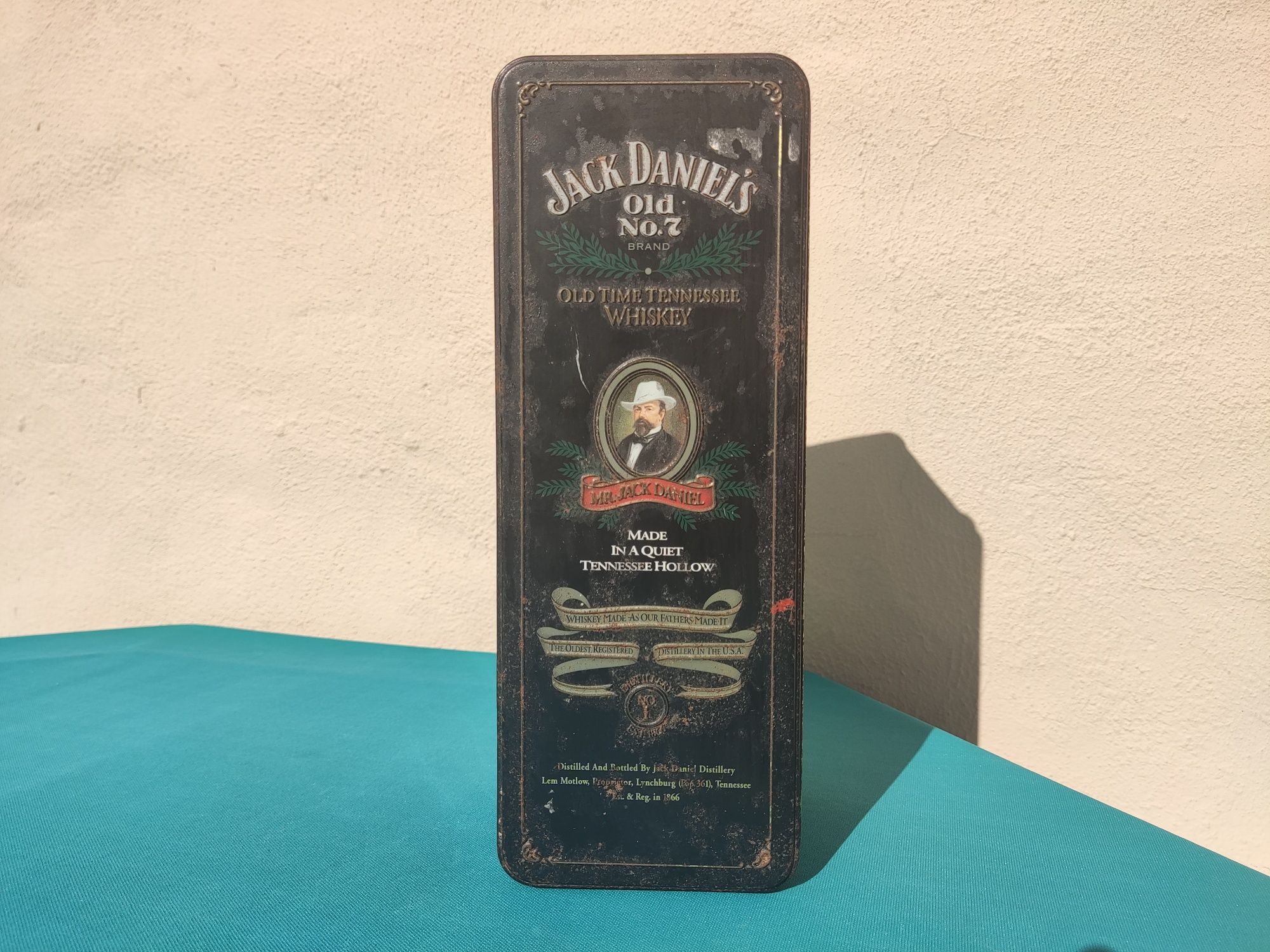 Lata antiga de whisky "Jack Daniel's old no. 7" - vintage