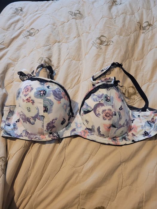 Usztywniany biustonosz r. 85B