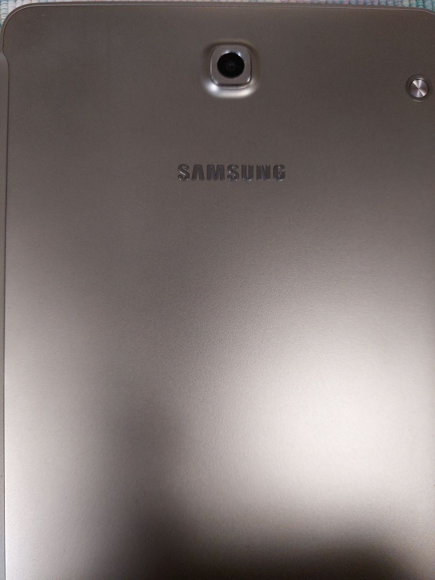 Tablet Samsung Galaxy S2 bardzo dobrze utrzymany, bez rys 8 cali
