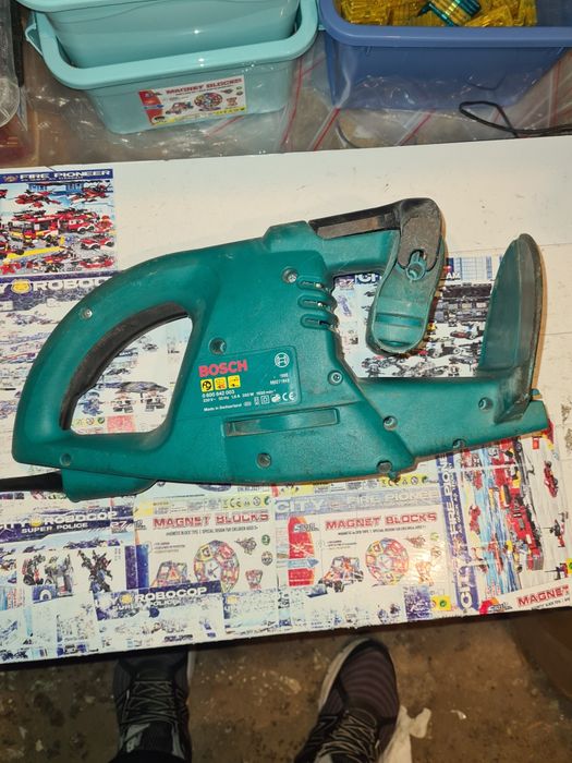 Elektryczne nożyce do żywopłotu bosch AHS 3