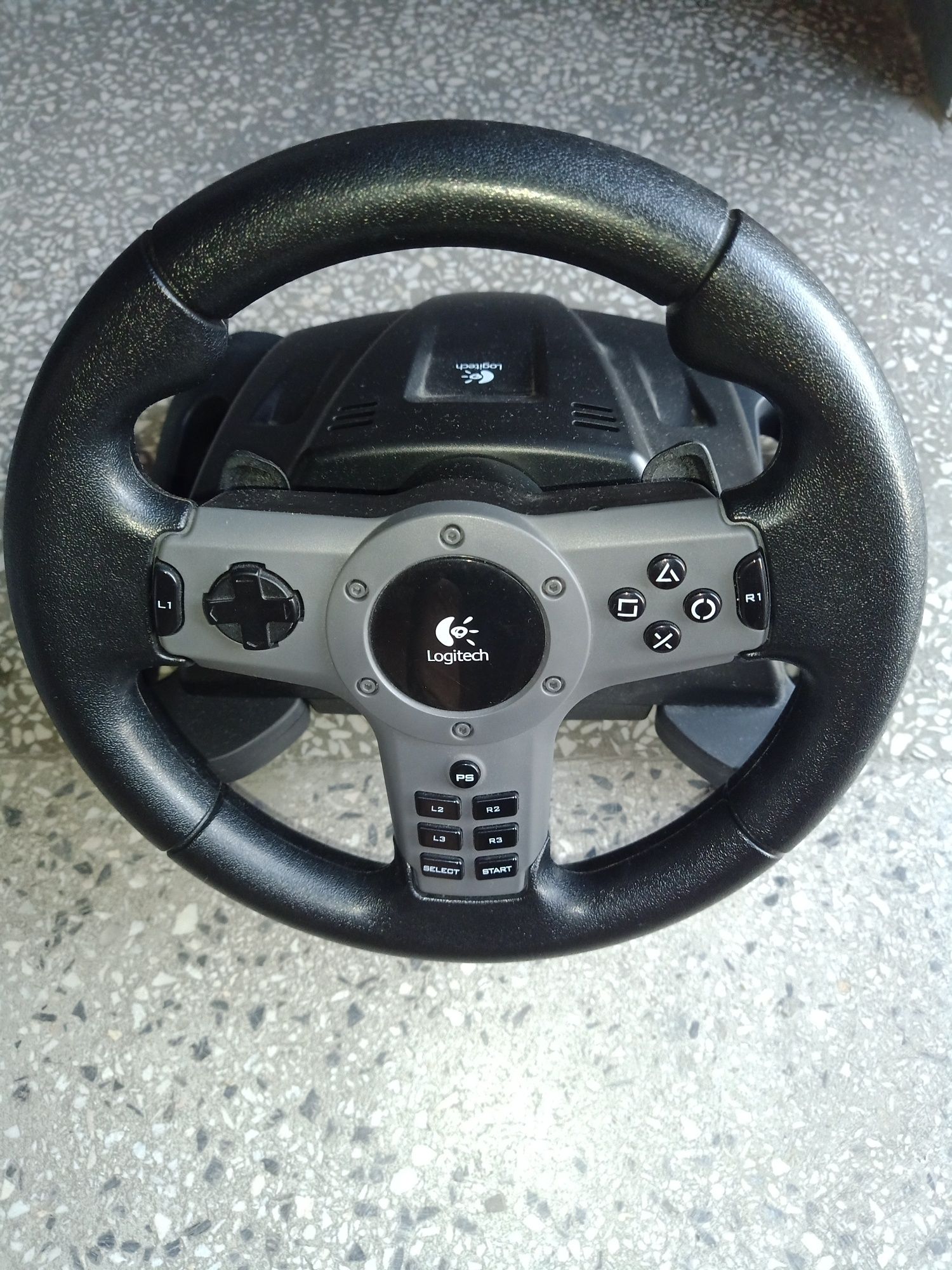 Kierownica LOGITECH dla PS3 - Driving Force Wireless.