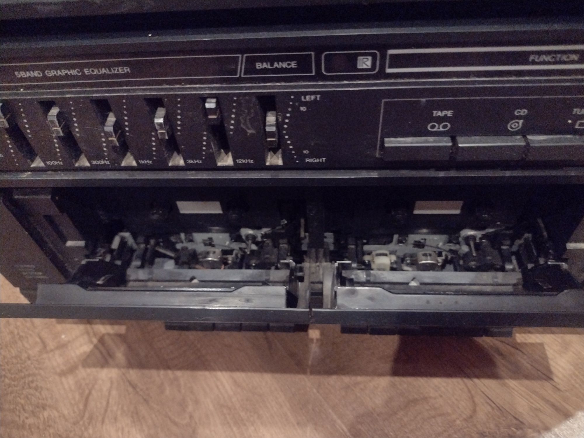 Продам муз центр Sanyo