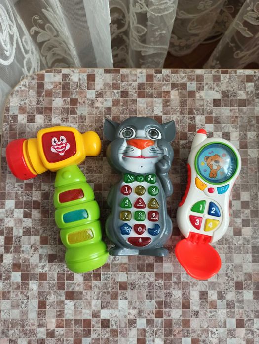 Іграшки дитячі Інтерактивні працюють від батарейок