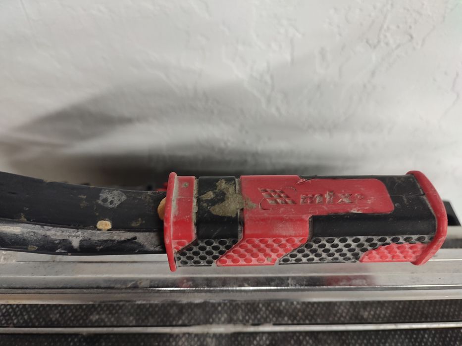 Плиткоріз      .