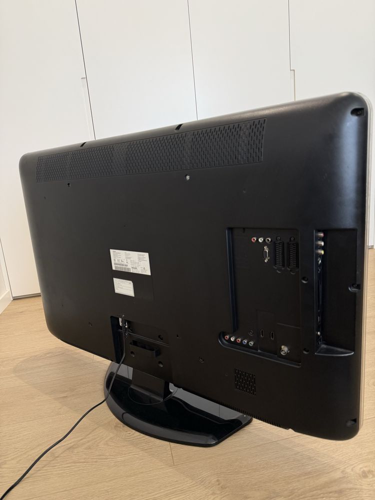TV Philips 42” LCD FullHD