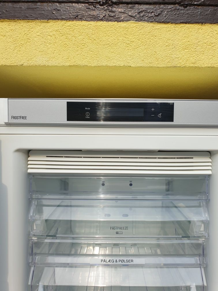 Свіжа!!! Морозильна камера Electrolux "No-Frost_284л 2020р