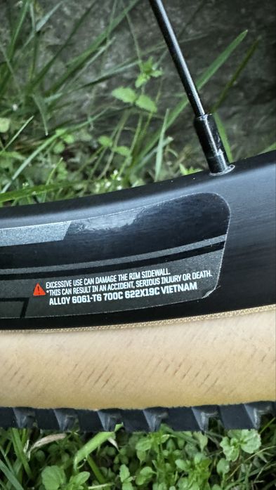 Koła gravel 28 CX 20 Disc. Na oponach z dętkami. Stan bdb.