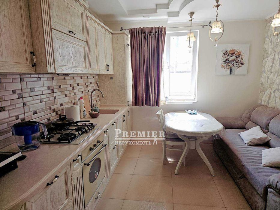 У продажу будинок у смт. Великодолинське