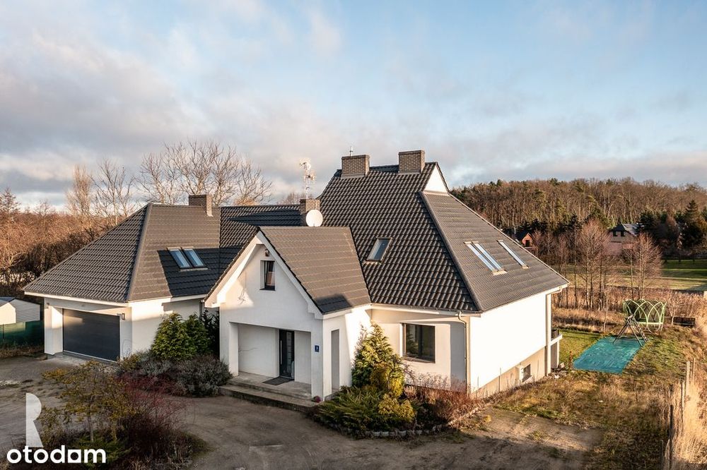 Przestronny dom przy rzece w spokojnej okolicy