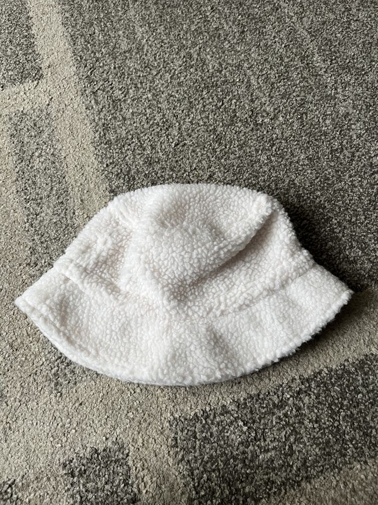 Zimowy biały bucket hat