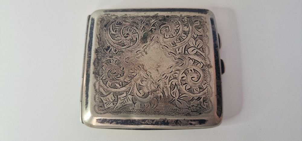 Stara antyczna papierośnica