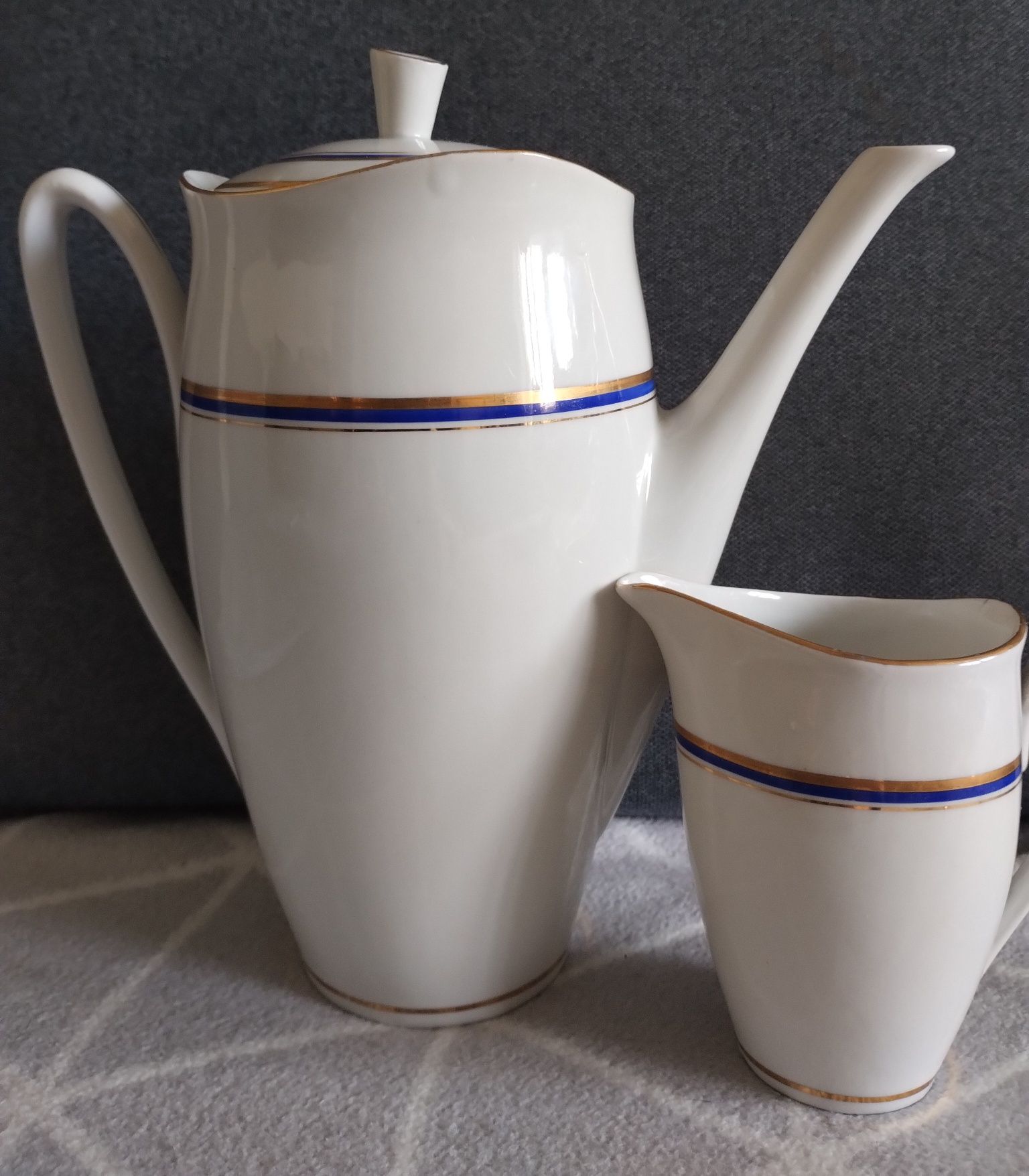 Dzbanek i mlecznik porcelana Wałbrzych