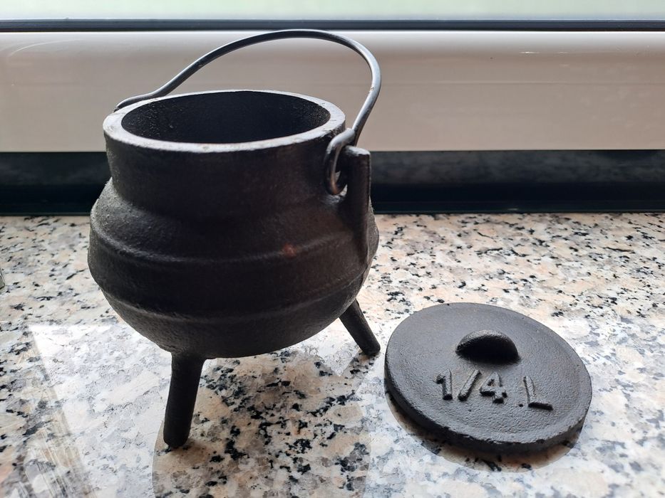 Panela de ferro fundido antiga 1/4 Litro - NOVA!