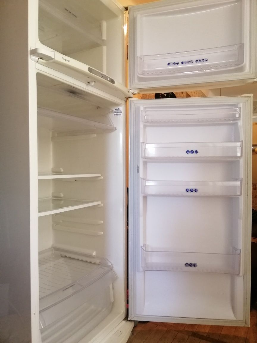 Холодильник Whirlpool, no frost, модель ARC4010