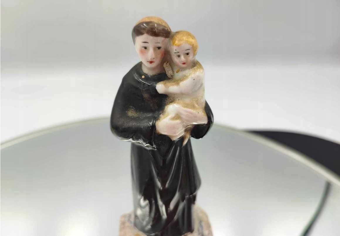 Przedwojenna gipsowa figurka św.Antoni,wys.12,5 cm.