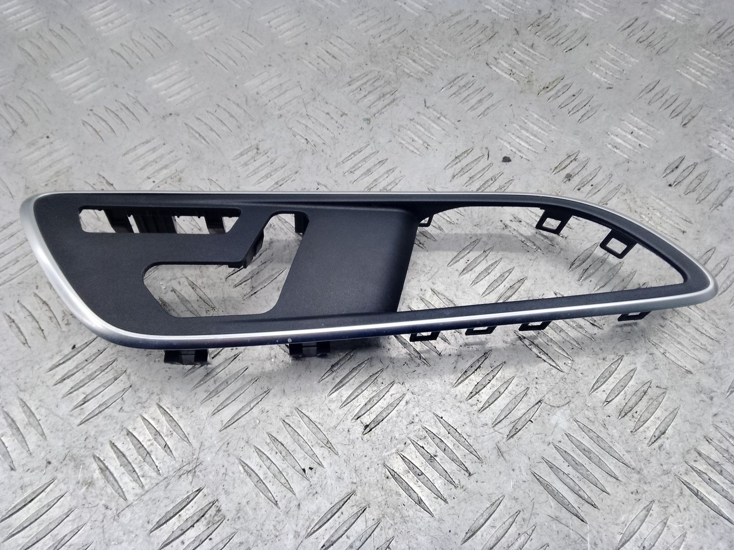 Накладка карты передней правой двери A2467200648 для Mercedes Benz C11