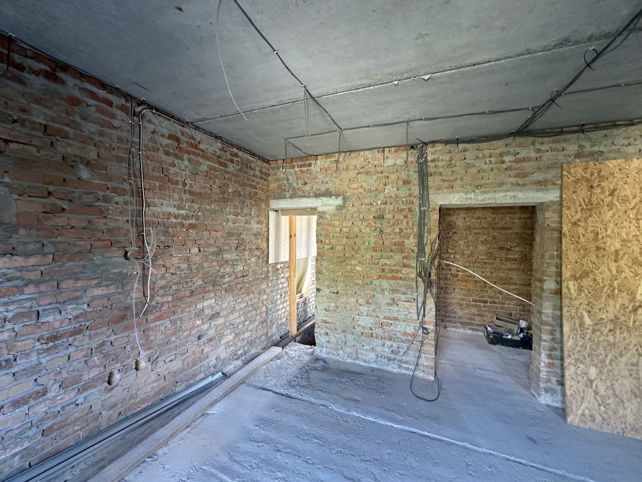 Продається затишний котедж в Кленовому гаю.