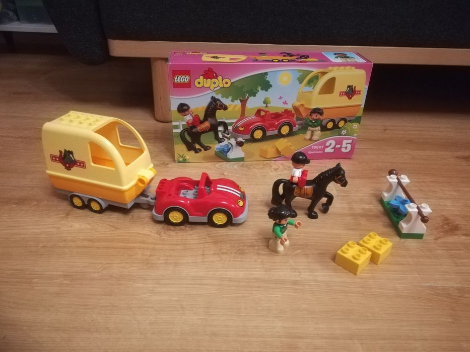 Klocki Lego Duplo przyczepą dla koni