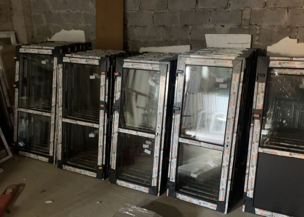 Drzwi PCV sklepowe tarasowe do biura białe złoty dąb antracyt 900/2000