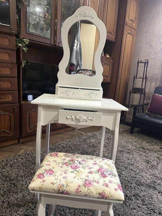 Туалетний столик