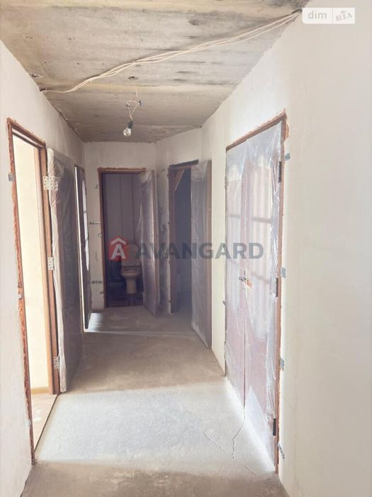 Продається нова чотири кімнатна квартира