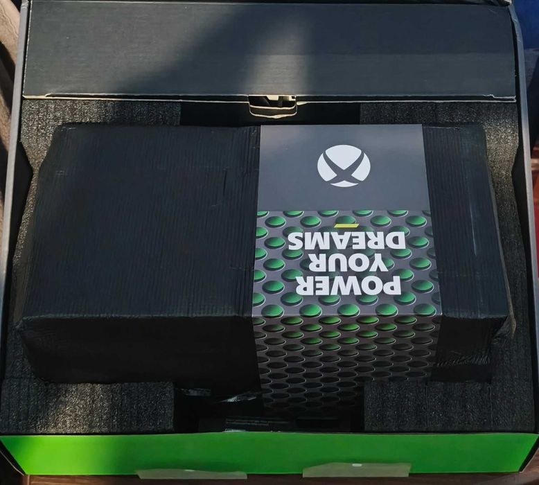 Ідеальний "Xbox Series X 1 tb" + акумулятор для джойстика + джойстик