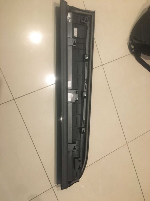 Молдинг двери левый перед Audi Q7