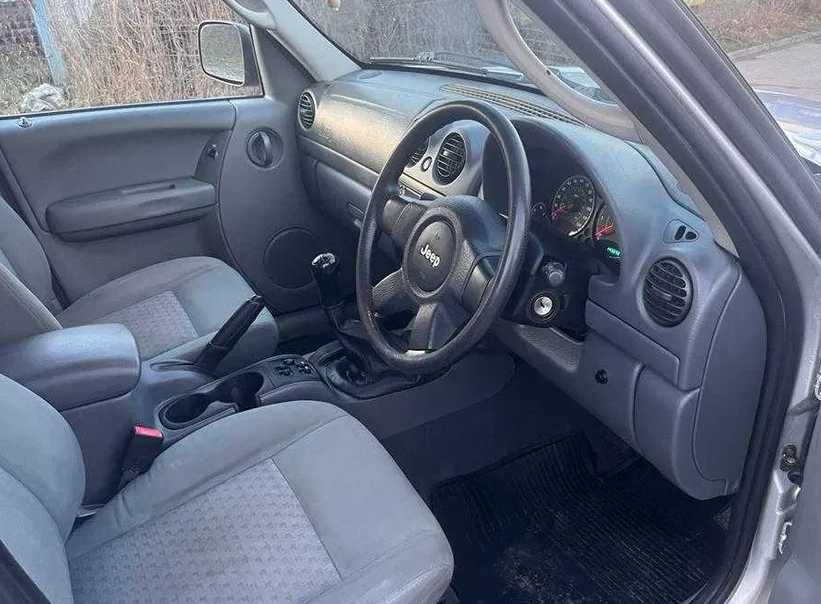 Jeep Cherokee offroad zmota