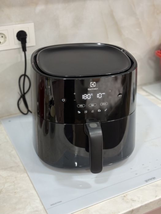 Мультипіч Аерогриль аерофритюрниця фрітюрниця Electrolux EAF5B