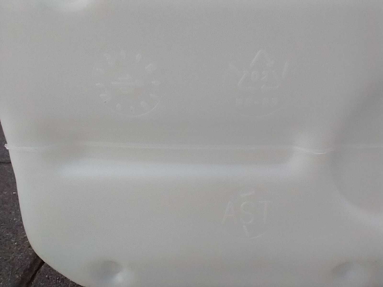 Kanister zbiornik plastikowy 5l na wodę paliwo płyny olej