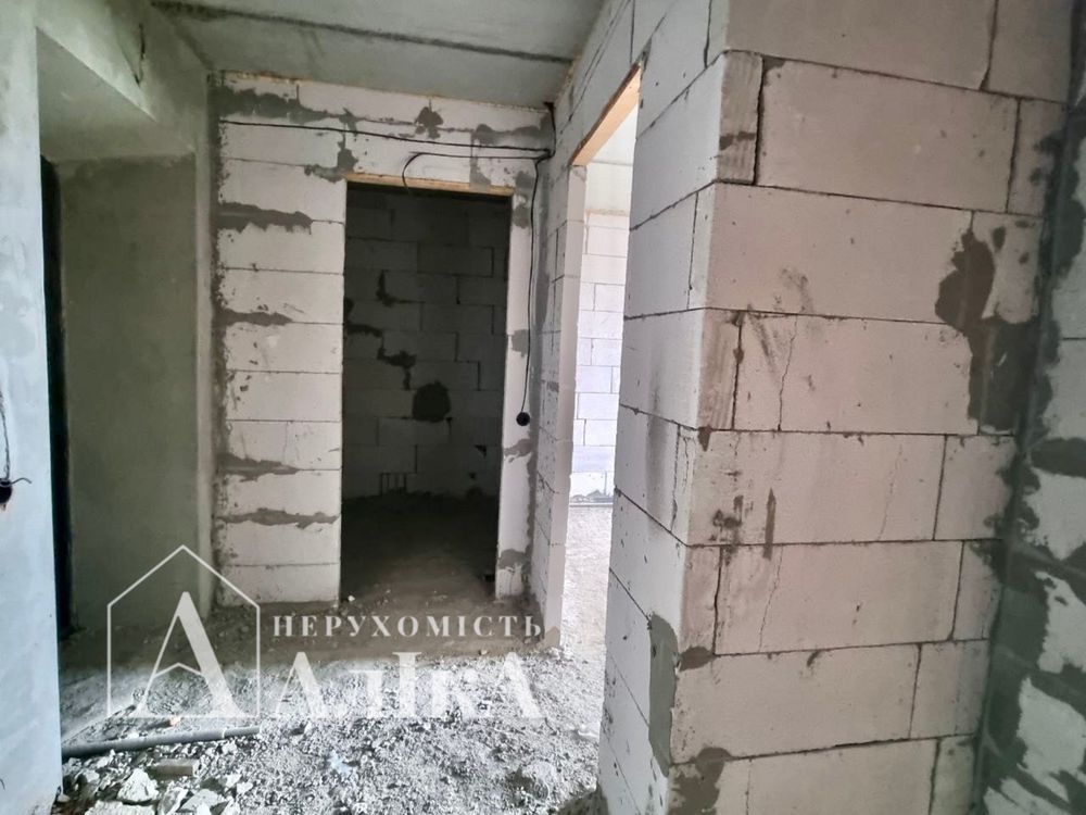 Продам велику 1-кімнатну квартиру в новобудові центрі!