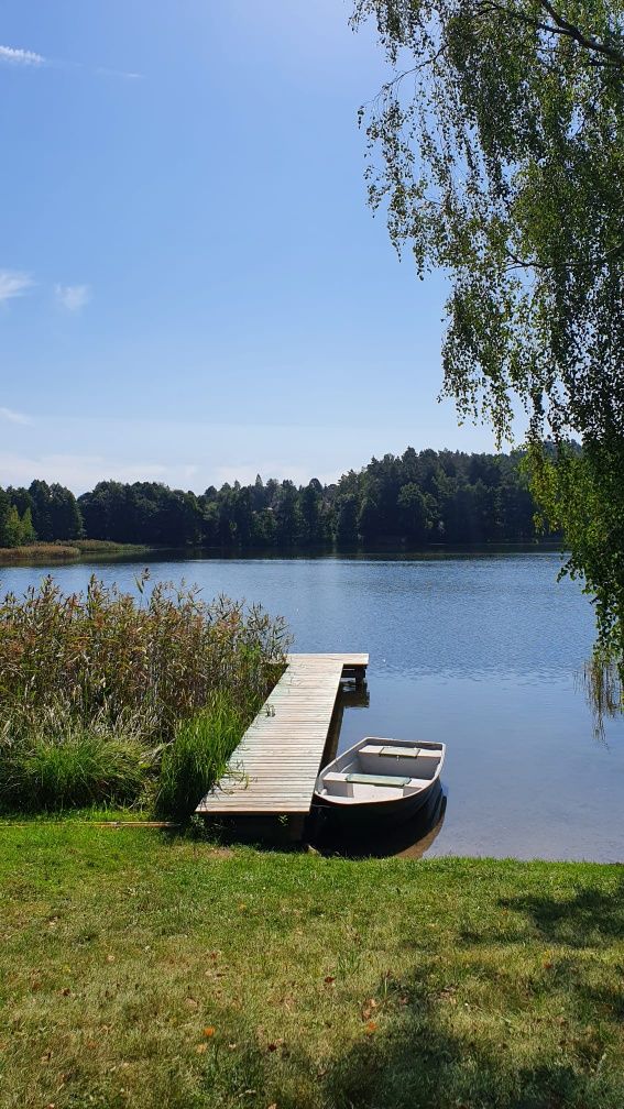 Domek z własną linią brzegową jeziora Mazury Domki letniskowe Noclegi