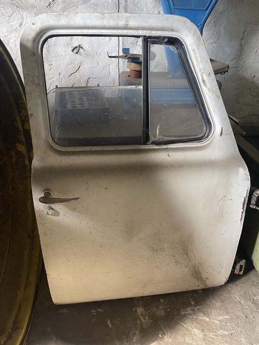 Двері на зіл.   .