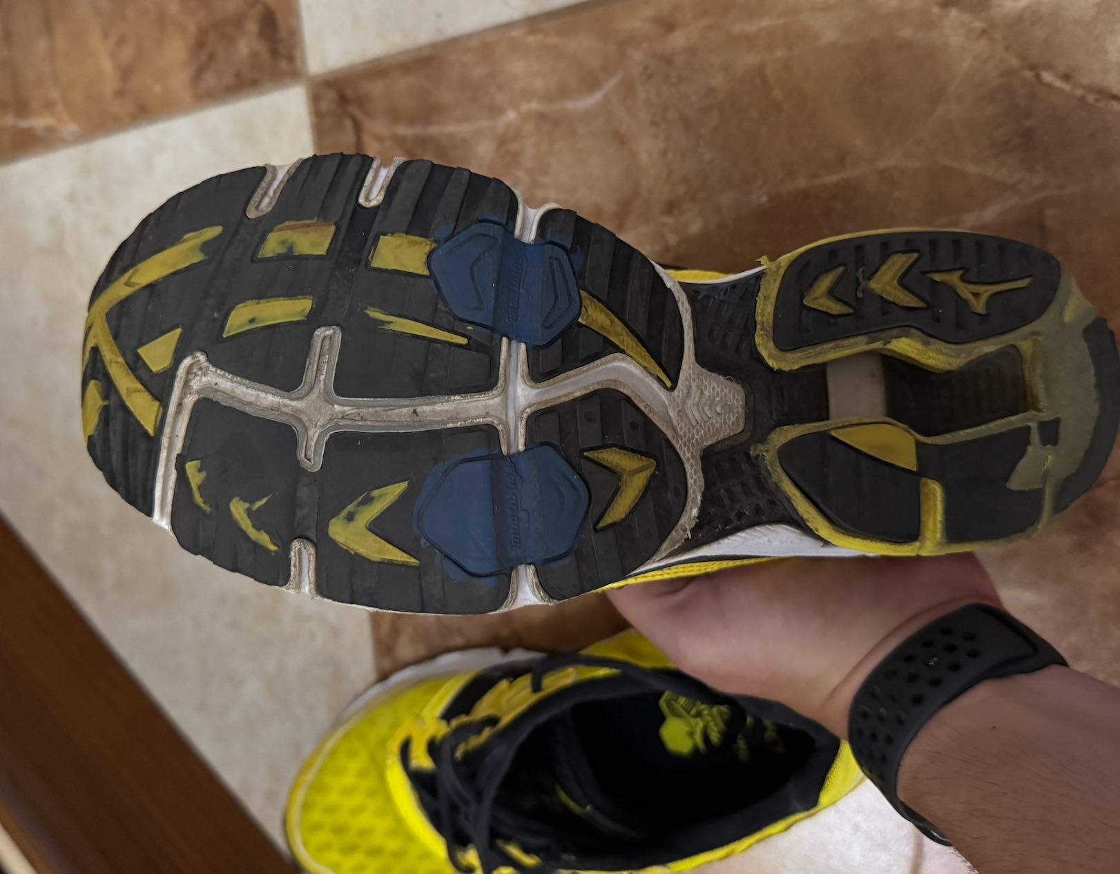 Кроссовки Mizuno беговые летние в сетку. Размер 43.