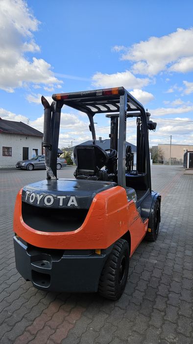 Wózek Widłowy Toyota FD830 DUPLEX Wolny skok terenowy Diesel Przesuw